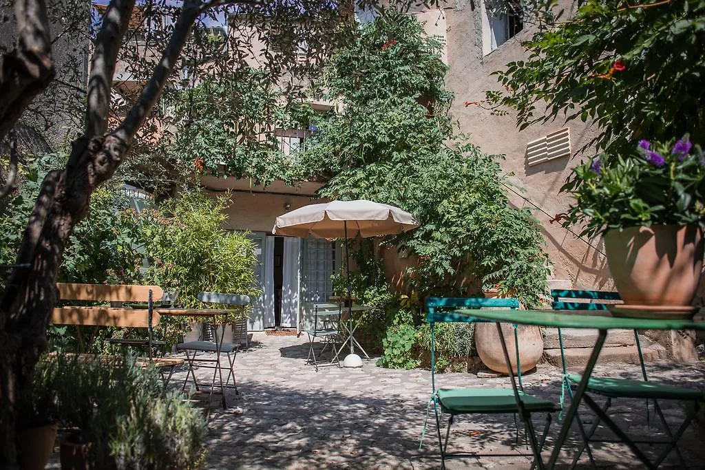 Ancienne Maison Des Gardes Lourmarin Guest house